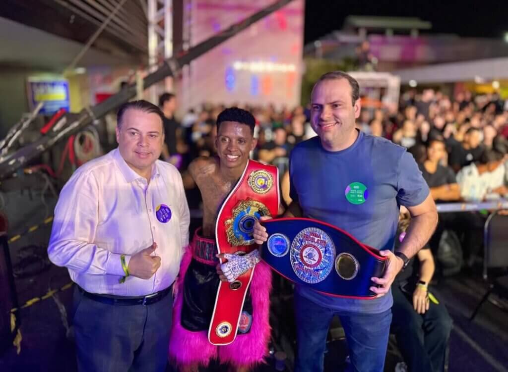 Renato Junqueira destaca fortalecimento do esporte em evento de boxe em Brasília