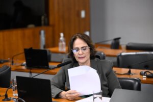 Damares Alves relata projeto que amplia divulgação de combate à violência contra a mulher em “A Voz do Brasil”