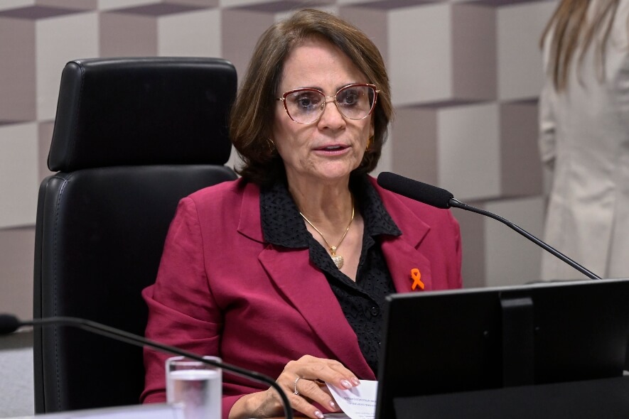 Damares Alves defende ambientes mais inclusivos nas casas legislativas para garantir a permanência de mães na política
