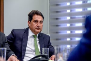 Gilvan Máximo apresenta proposta para impedir protesto de contas de água e energia sem aviso prévio no DF