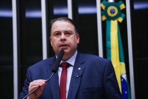 Lei de Julio Cesar Ribeiro fortalece a saúde bucal infantil em todo o país
