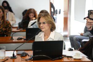 Damares Alves defende aleitamento materno e cobra mais apoio às mães em audiência no Senado