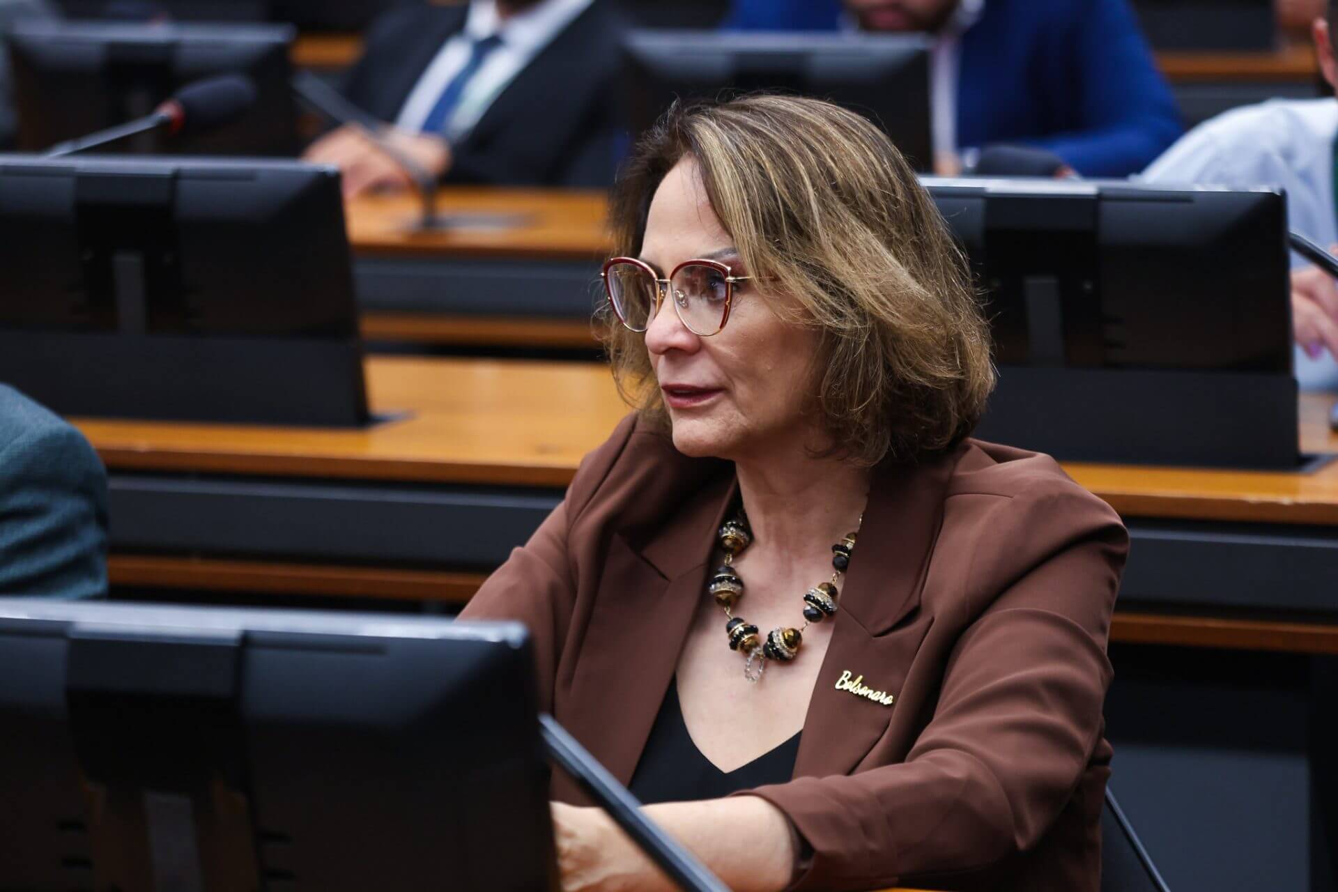 Damares Alves é relatora de proposta que amplia isenção do IR para pessoas com doença rara