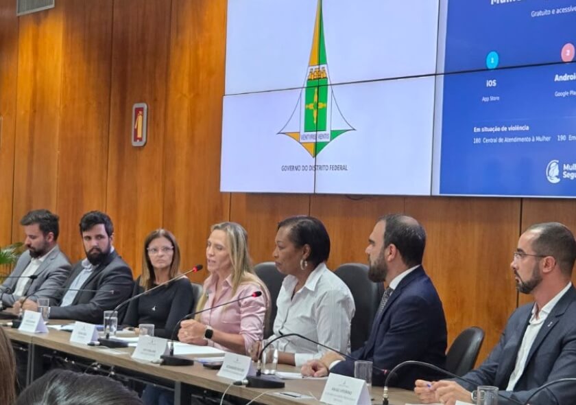 Doutora Jane viabiliza R$ 600 mil para aplicativo que fortalece proteção às mulheres no DF